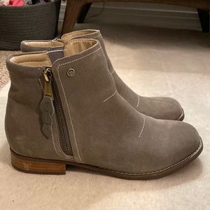 Spenco Ivy Leather Round Toe Ankle Boots Size 9 B Taupe Barely Worn